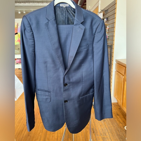 Navy Men’s Suit - Picture 1 of 9